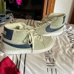 Like new, wore less than a handful of times. Swade